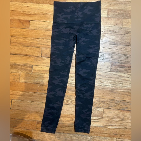 Spanx camo leggings size M - Picture 3 of 6
